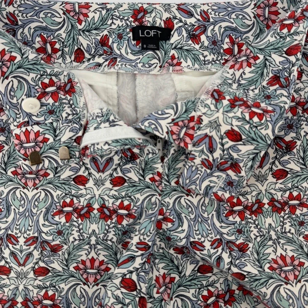 LOFT Womens Floral Shorts Red Blue Green 8 Coastal Summer Preppy Cottagecore - Picture 2 of 4